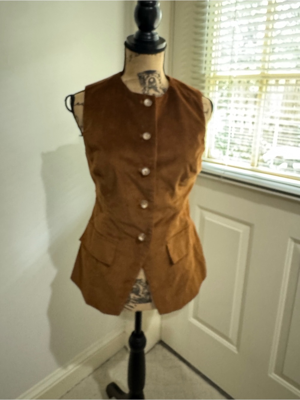 ASTR nutmeg Brown Corduroy  Button-Front Women's lined cotton Vest size S